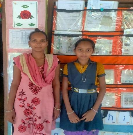 Vidyavan topper with her Guru